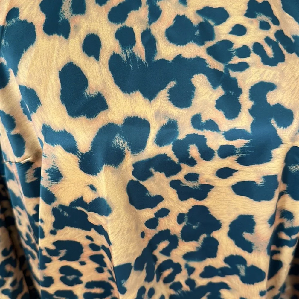 NWT bebe animal print sweater dress size L - Picture 2 of 3